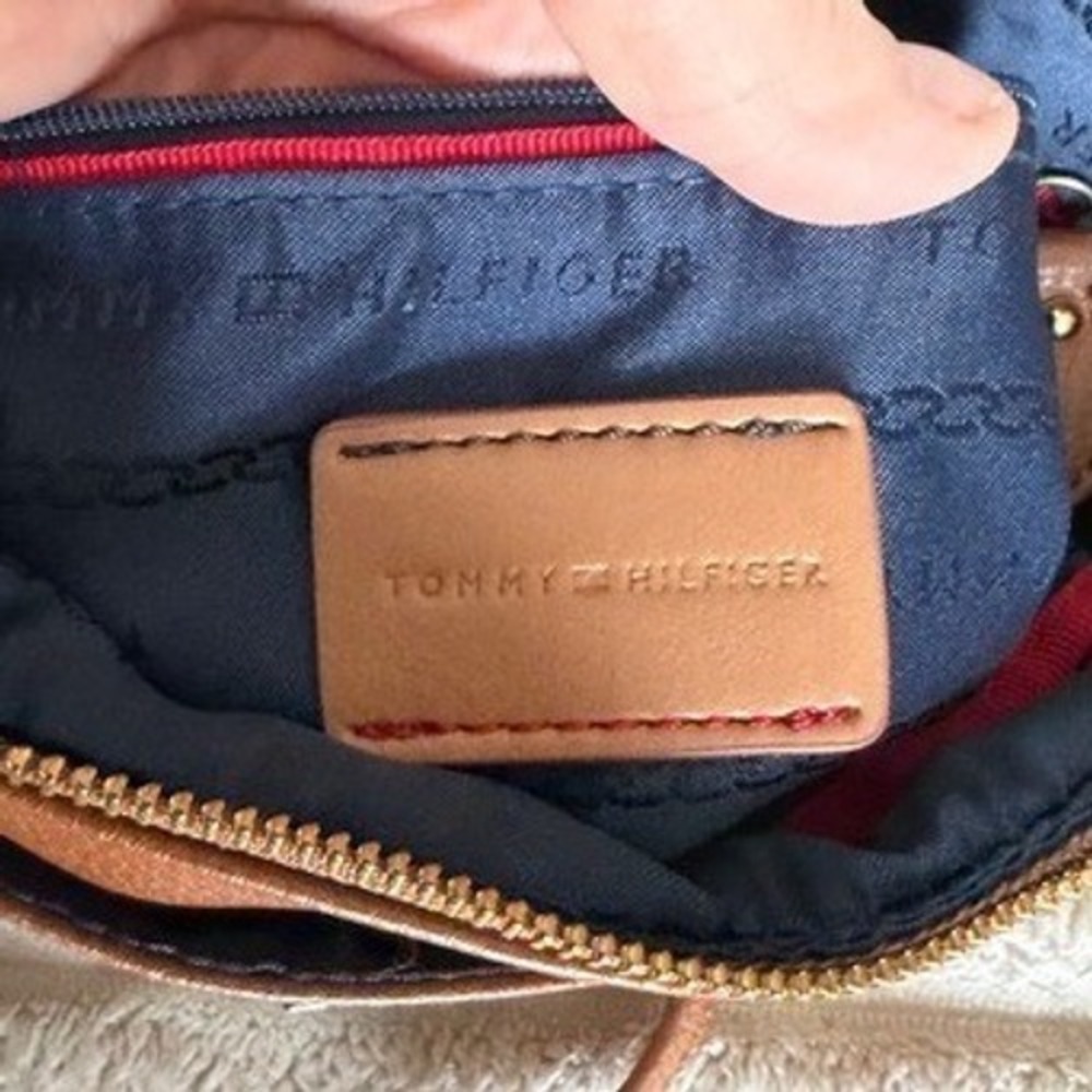Tommy Hilfiger Tan Pebbled Faux Leather Crossbody Bag Gold Hardware Slim Purse - Picture 3 of 12